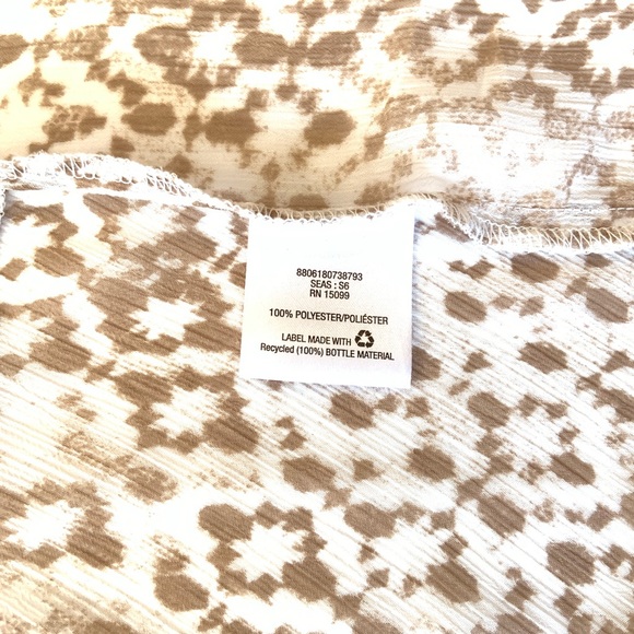 { Canyon River Blues } Button Top Flowy Sheer Tank - Picture 4 of 4